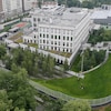 L'ambassade américaine en Ukraine vue des airs en été