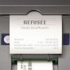 Un guichet automatique bancaire qui refuse le retrait d'argent.
