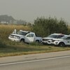 Le 7 septembre 2022, des voitures de police sur les lieux de l'arrestation de Myles Sanderson, l'un des suspects d'une série d'attaques au couteau survenues sur la Nation crie James Smith et dans le village de Weldon, en Saskatchewan, le 4 septembre 2022.