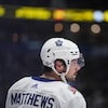 Auston Matthews des Maple Leafs de Toronto attend une mise au jeu pendant la troisième période d'un match de hockey de la LNH contre les Canucks à Vancouver, le samedi 20 janvier 2024.