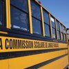 Un autobus scolaire de la Commission scolaire de langue française de l'Île-du-Prince-Édouard.