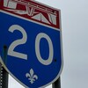 Panneau de l'autoroute 20.