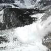 Une avalanche dans les Rocheuses albertaines.