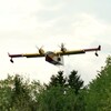 Un avion-citerne en plein vol.