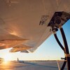 Un avion ravitaillé en carburant.