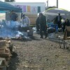 Une vingtaine de personnes campent devant les installations de la minière.