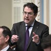Bernard Drainville prenant la parole.