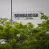L'usine de Bombardier, derrière des arbres.