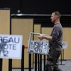 Les préparatifs sont en cours dans les bureaux de vote en vue du premier tour de l'élection présidentielle de dimanche en France.