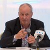 Cécilien Berthiaume lors d'une conférence de presse.