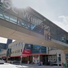Une passerelle majoritairement en verre qui se connecte au deuxième étage de l’hôpital de Winnipeg. 