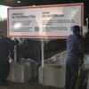 Des agents de la GRC déballent un nouveau panneau d'avertissement pour les demandeurs d'asile à la frontière entre New York et le Canada, au chemin Roxham, le samedi 25 mars 2023, à Champlain, dans l'État de New York.