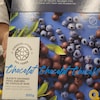 Une boîte de chocolats aux bleuets.