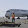 Le cinquième vol transportant des réfugiés en Saskatchewan atterrit à l'aéroport de Regina le 27 mars 2023.