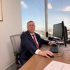Claude Paul-Hus à son bureau.
