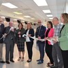 La clinique d'oncologie rénovée de l'Hôpital de l'Enfant-Jésus de Caraquet a été inaugurée en présence de plusieurs dignitaires, dont le ministre de la Santé, Bruce Fitch (deuxième à partir de la gauche).
