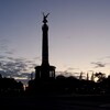 La colonne de la Victoire de Berlin, à la tombée de la nuit.