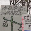Des pancartes dénonçant les violences faites aux femmes.