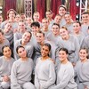 Les danseurs de la troupe Conversion sourient à la caméral