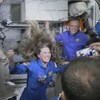 La cosmonaute russe Anna Kikina entre dans la Station spatiale internationale.