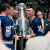 George Armstrong et Bob Pulford célèbrent la conquête de la Coupe Stanley de 1967. 