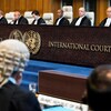 Des membres de la Cour internationale de justice tiennent une audience sur les violations présumées du Traité d'amitié de 1955 entre l'Iran et les États-Unis, le 27 août 2018. 