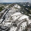 Les conséquences des travaux d'exploration de charbon au-dessus de Crowsnest Pass, photographié par un drone.