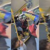 Des individus ont fait exploser des feux d'artifice dans un autobus.