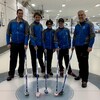 Les cinq membres de l'équipe Bédard en entraînement sur la glace à Rouyn-Noranda.