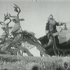 Le Père Noël sur son traîneau sur un chariot de défilé.