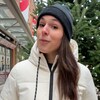 Une personne à l'extérieur. 