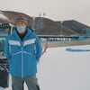 Dirk van Wijk devant sa dameuse.
