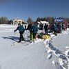 Des aventuriers progressent sur les glaces du lac Saint-Jean.