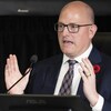Drew Dilkens au micro.