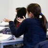 Des élèves en classe. Ils portent un masque.