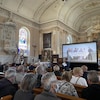 Des cinéphiles dans l'église de Sainte-Luce.