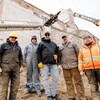 L'équipe de démantèlement d'élévateurs à grain de la firme ABMT Wood Solutions, en Saskatchewan.