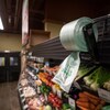 Un sac en plastique dans la département des fruits et légumes dans une épicerie en 2023. 