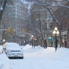 La neige dans le quartier de la Bourse au centre-ville de Winnipeg le 18 janvier 2022.
