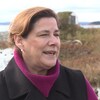 Marie-Claude Rioux parle à un journaliste de Radio-Canada.