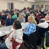 Une centaine de résidents de Cavendish ont assisté à la réunion publique de lundi soir.