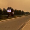 Un panneau d'une communauté crie.