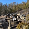 Une maison détruite par un feu de forêt.