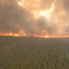 Un incendie de forêt fait rage dans le secteur de Lebel-sur-Quévillon, au Québec, le 13 juin 2023.