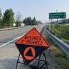 Une pancarte annonçant des mesures d'urgence à 85 kilomètres de Lebel-sur-Quévillon et à 339 kilomètres de Chibougamau.