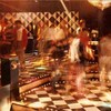 Une photo des années 80 de la piste de danse.