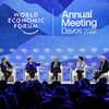 De gauche à droite : le présentateur de CNBC Geoff Cutmore, la directrice générale du FMI Kristalina Georgieva, le gouverneur de la Banque de France François Villeroy de Galhau, la PDG de Citi Jane Fraser et le coprésident de Carlyle David Rubenstein assistent à une session lors de la réunion annuelle du Forum économique mondial à Davos.
