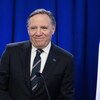 François Legault souriant.