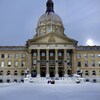 Vue de l'assemblée législative de l'Alberta, située à Edmonton, en hiver. 