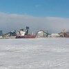 Les installations de Glencore au Port de Québec en hiver.